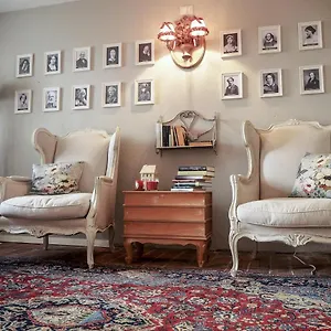  Bed & Breakfast Antique Maison