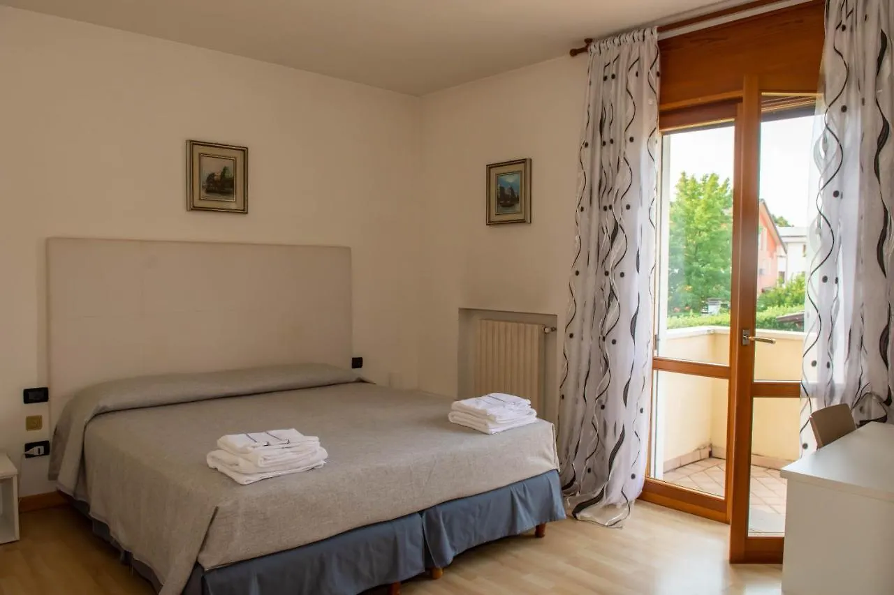 Ponte San Nicolò Bed And Breakfast La Sosta לינה וארוחת בוקר